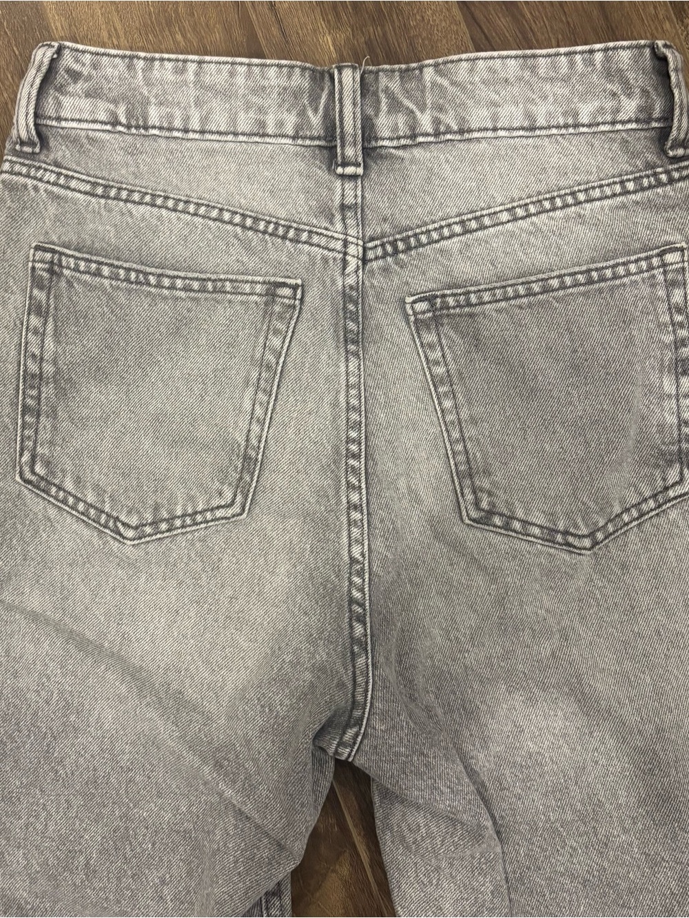 H&M High-Rise Distressed Grey Wash Women's Jeans - Picture 5 of 6
